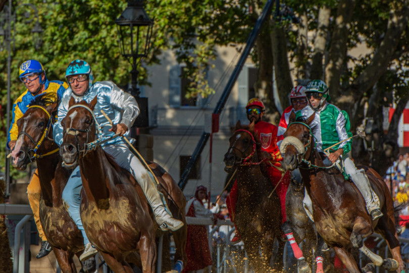 Gli ultimi preparativi per il Palio di Asti